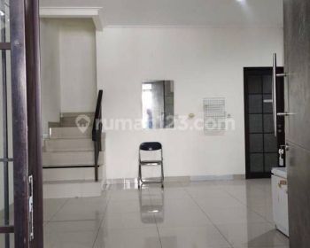 Sewa rumah green village 2 lantai dengan model minimalis