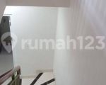 thumbnail-rumah-minimalis-semi-furnished-2-lantai-di-virginia-village-siap-huni-12