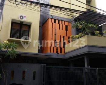 Rumah Tiga Lantai Diluar Komplek Tebet Asem Baris Jakarta Selatan
