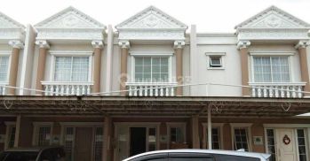 Disewakan rumah 2 lantai cluster west eroupe!