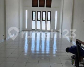 Ruko Disewa Strategis 3.5 Lantai di Mekar Wangi