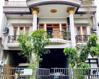 Dijual rumah bagus siap huni 3 lantai di buaran jakarta timur