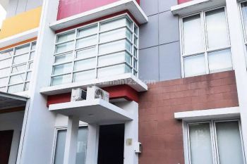 Disewakan Cepat Rumah Bagus Siap Huni 2 Lantai Semi Furnished di Riviera Village
