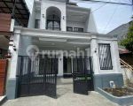 thumbnail-dijual-kondisi-baru-rumah-2-lantai-di-komplek-araya-kota-malang-1