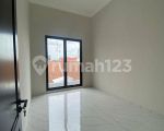 thumbnail-dijual-kondisi-baru-rumah-2-lantai-di-komplek-araya-kota-malang-3