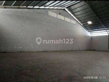 Gudang besar 2000m hrg miring di Gatsu