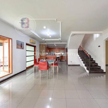 Rumah Luas Strategis Area Premuim Siap Huni