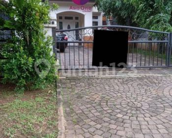 Dijual Cepat Rumah di Kota Wisata jalan boulevard SHM 2 Lantai Bagus