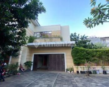 Disewakan Rumah Mewah Siap Huni Lokasi Strategis di Menteng