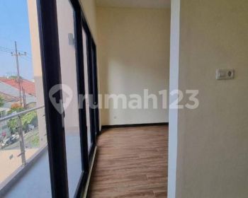 Dijual Cepat Rumah Bagus  2 Lt. Di Jelambar Selatan Jakarta Barat