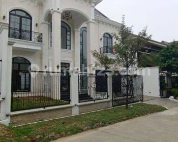 Rumah Mewah Dengan Kolam Renang Sentul City, Bogor