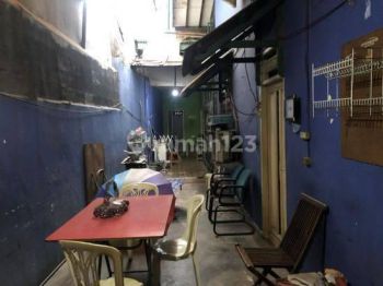 Gudang Bekas Showroom Lokasi Bagus di Narogong Bekasi