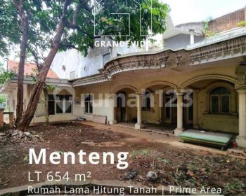 SUPER MURAH RUMAH LAMA HITUNG TANAH PRIME AREA BENTUK TANAH KOTAK DI MENTENG