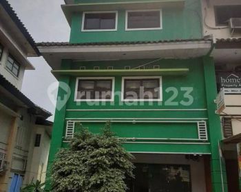 Ruko di Bintaro Utama 3, Tangerang Selatan 220 m Bagus SHM