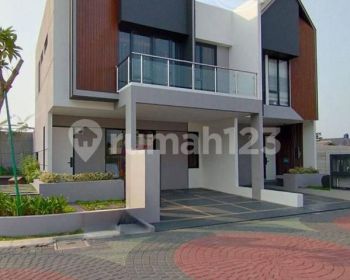Rumah Hoek Dalam Perumahan Rempoa Bintaro Dekat  MRT Lebak Bulus