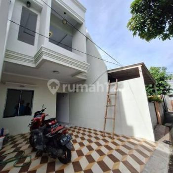 Rumah Modern 2 Lantai Lokasi Strategis Dekat Tol TB Simatupang