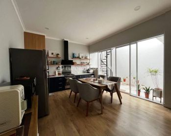 Rumah Artistik Homey Renovasi JGC La Seine Turun Harga Jual Murah