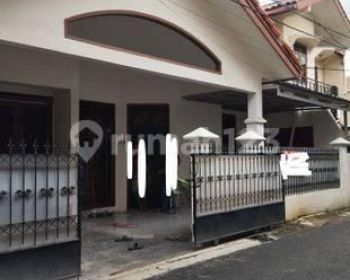 Rumah 4 Kamar Jalan 2 Mobil pas di Tebet