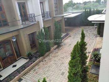 RUMAH DALAM TOWNHOUSE FULLY FURNISHED HANYA TUJUH UNIT JAGAKARSA JAKARTA SELATAN