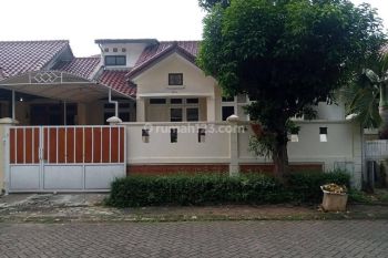 Rumah Bagus Rapi Terawat Strategis di Raffles Hills