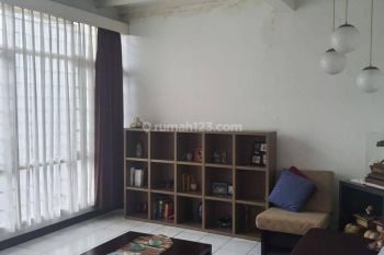 Rumah 3 Lantai Lokasi Super Strategis Pusat Bisnis dan Perkantoran Jl Gatot