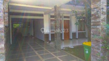 Rumah terawat siap huni di kompleks Amethys Estate Antapani