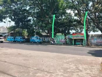 tanah luas strategis di sunandar priyo sudarmo malang. cocok untuk bisnis hotel,
