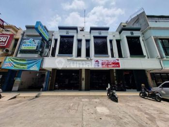 Sewa Ruko gandeng bulevard raya , 2lantai, uda plong, bagus siap huni, strategis