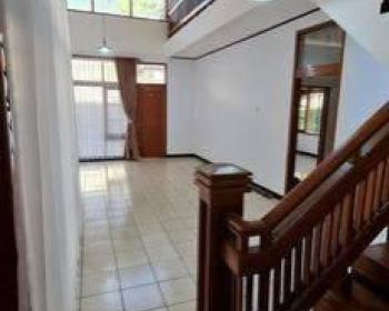 Rumah Disewa Modern Unfurnished di Babakan Jeruk