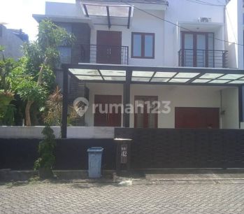 RUMAH 2 LANTAI FURNISHED DEKAT AREA PERKANTORAN
