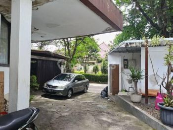 Rumah cocok untuk cafe di jl Trunojoyo Dago kota Bandung