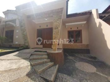 Rumah Bagus Terawat di Villa Puncak Tidar Malang