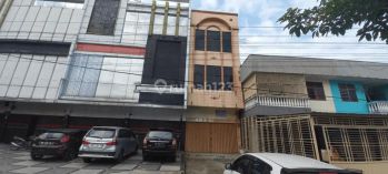 Ruko 3 Lantai Dijual di Jl. Riau Dekat Depan Indomaret