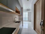 thumbnail-disewakan-apartemen-taman-anggrek-residences-bagus-semi-furnished-suite-0