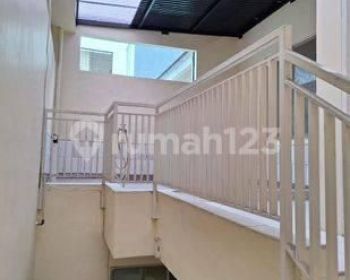 Disewakan Cepat Rumah Bagus Siap Huni 2 Lantai di Feronia Park Alam Sutera