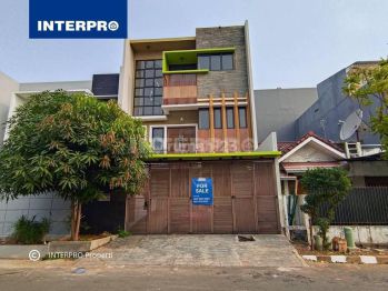Rumah 3 Lantai di Permata Buana Pencahayaan Sangat Baik