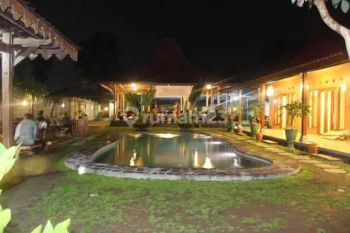 Joglo Mewah dengan Kolam Renang Maguwo