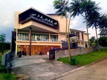 Rumah mewah best view dicluster siera madre sentul city