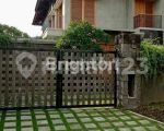 thumbnail-rumah-style-bali-2-lantai-araya-golf-malang-0