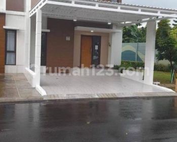 Disewakan Rmh 2 Lantai Hook dlm Cluster Burgundy sdh Ada Canopy dan sdh tutup di