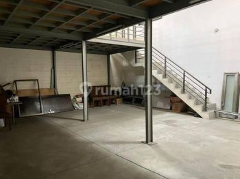Gudang Dan Kantor di Dalam Komplek Batununggal