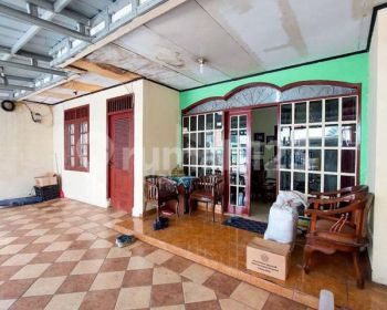 Rumah di Tebet, Jakarta Selatan ~ Jalan 2 mobil ~ Posisi Hoek