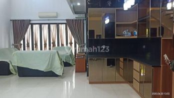 Disewakan Rumah 2 Lantai di Duren Sawit Jakarta Timur