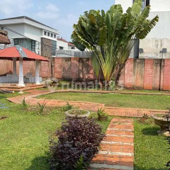 Rumah Hook Adem di Kemang Utara, 100 Meter Ke Jalan Raya