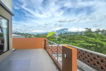 Rumah Modern Dengan View Pegunungan Spektakuler