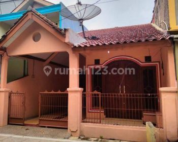 Disewakan rumah komplek kelapa dua per tahun