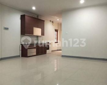 Disewakan Ruko Bagus 3 Lantai di Kopo Immanuel