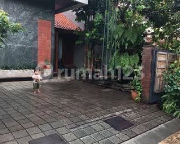 Rumah Semi Furnished SHM di Perumahan Kav Dki, Jakarta Selatan