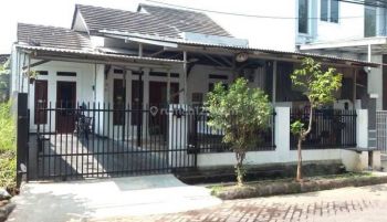 Rumah di komplek Depok Maharaja Blok D2, Depok