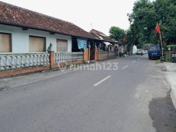 Dekat Kraton Jogja, Tanah Kodya Jogja Tepi Aspal Shmp